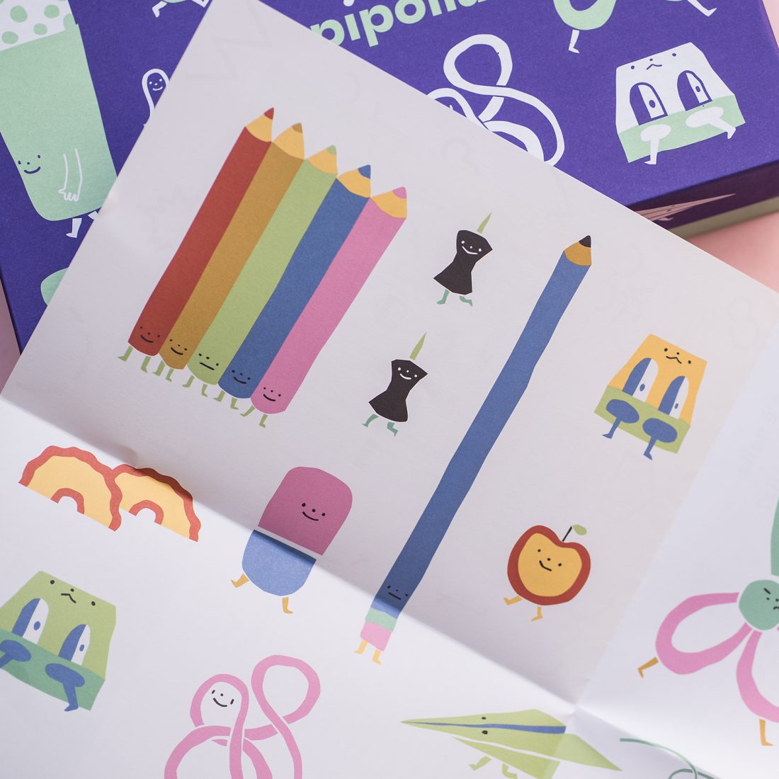 Il set di matite e la scatola illustrata da Simone Razzano per Hoppípolla. Stampa a cura di Printaly