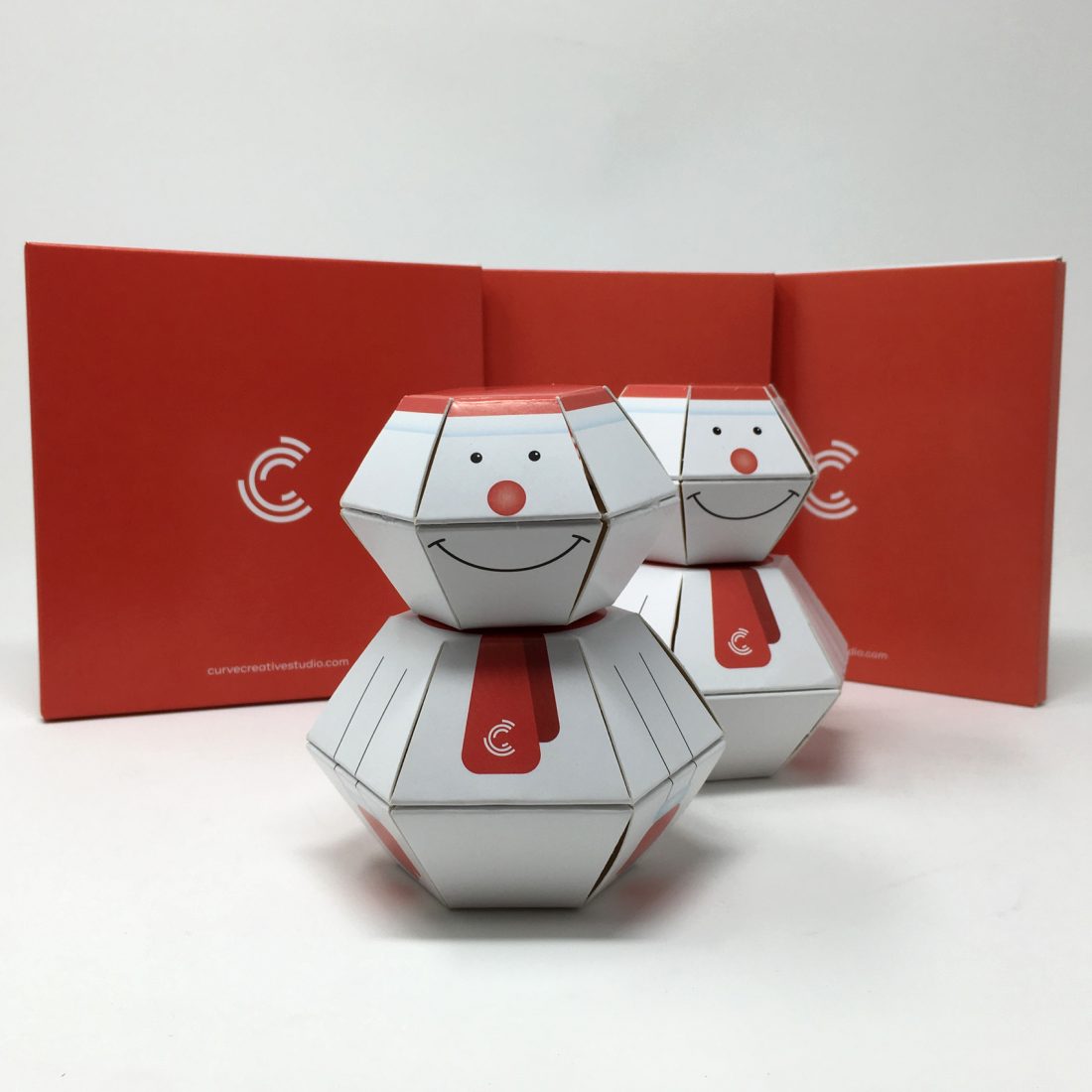 Il pupazzo pop up e un biglietto di auguri esplosivo per Curve Studio