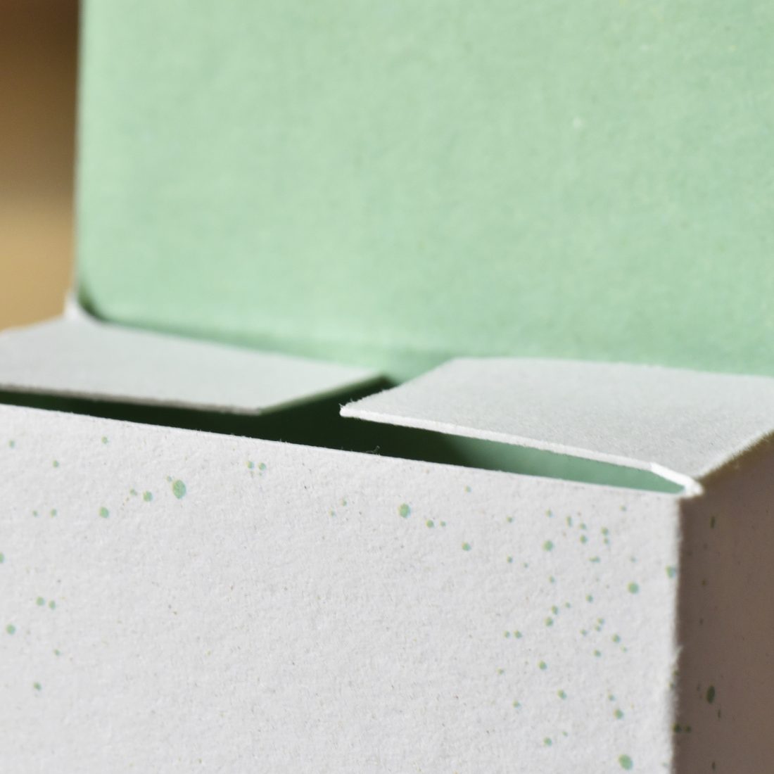 Il packaging per l'azienda Adamà in carta ecologica Favini Crush Mais