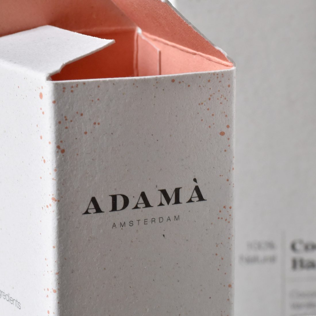 Il packaging per l'azienda Adamà in carta ecologica Favini Crush Mais